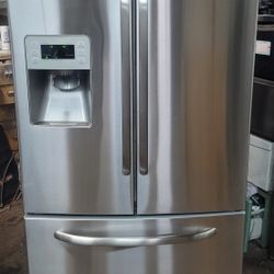 GE 3 Door Refrigerator With Water And Ice