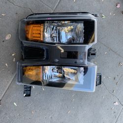 2019-2022 Chevy Silverado Right Headlight