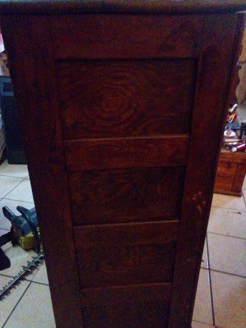 1915 Ice Box