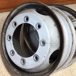 4 Rims / 2 Chrome Hub Caps And 2 Beauty Rings Chrome