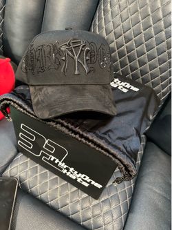 31 hats Crystals Black