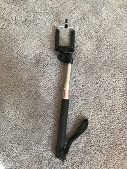 Adjustable selfie stick