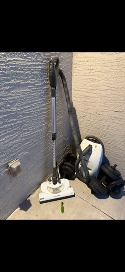 Kenmore Progressive Vacuum Cleaner - Works Great!