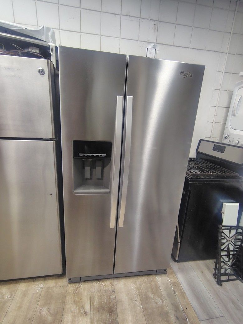 Whirlpool Side Bu Side Refrigrator With Ice Maker And Water Dispenser In Excellent Working Condition