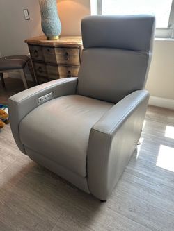 Electric Leather Recliner - Excellent Condition