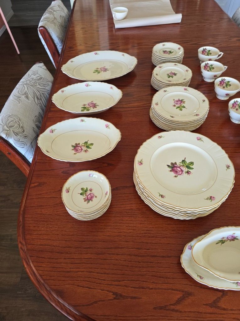 Victoria Federal Shape, Syracuse China Set.