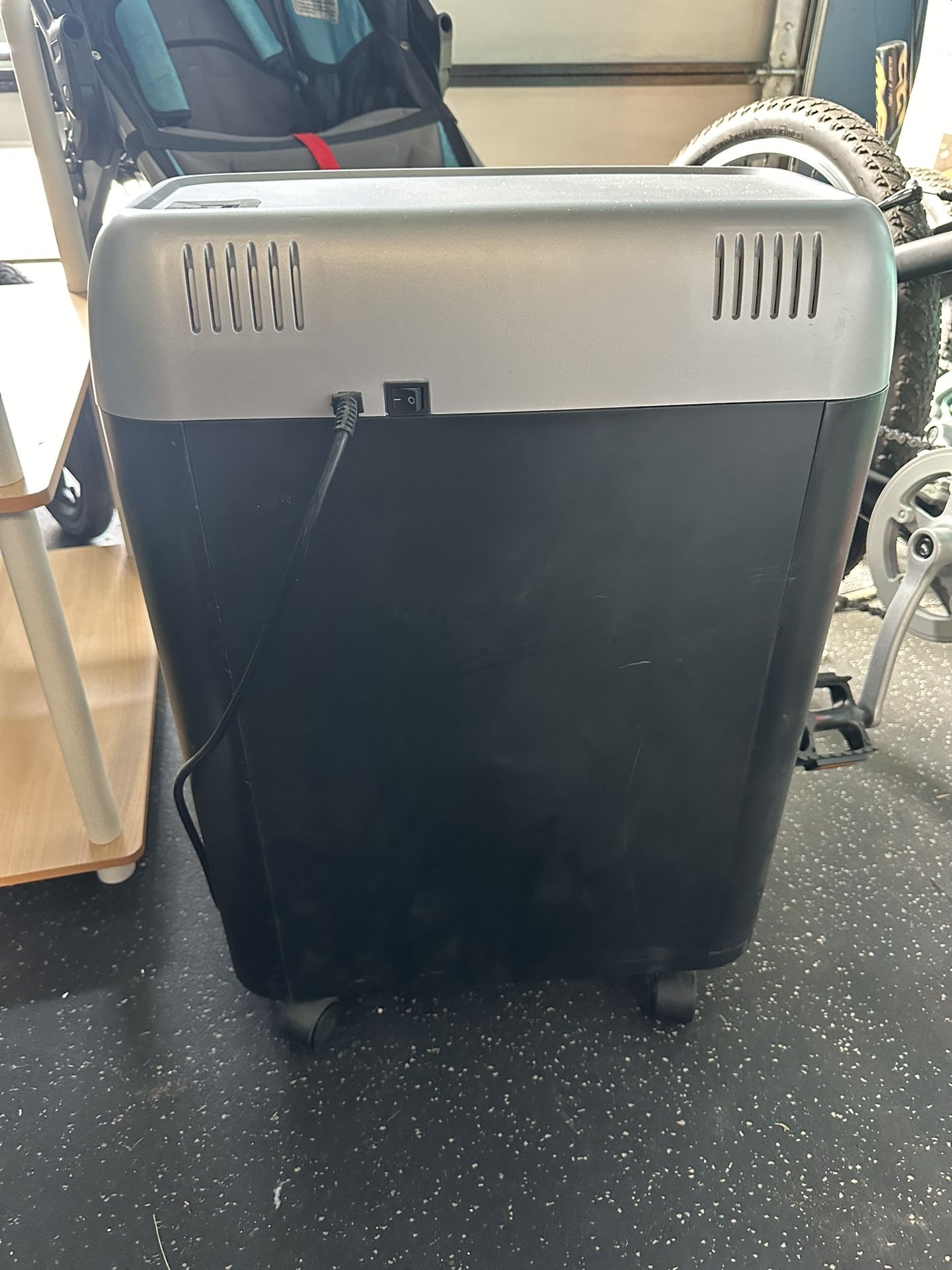 Fellowes Paper Shredder SB-87Cs 15-Sheet Confetti-Cut Shredder With SafeSense