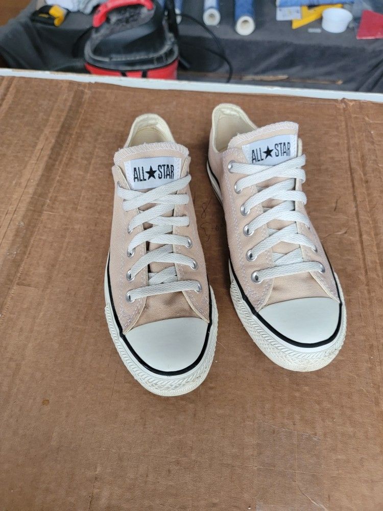 Unisex Converse Chuck Taylor - Size 8 Women's
