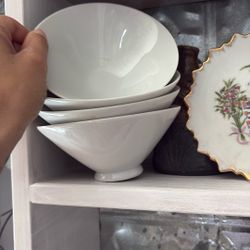 4 Small Bowls