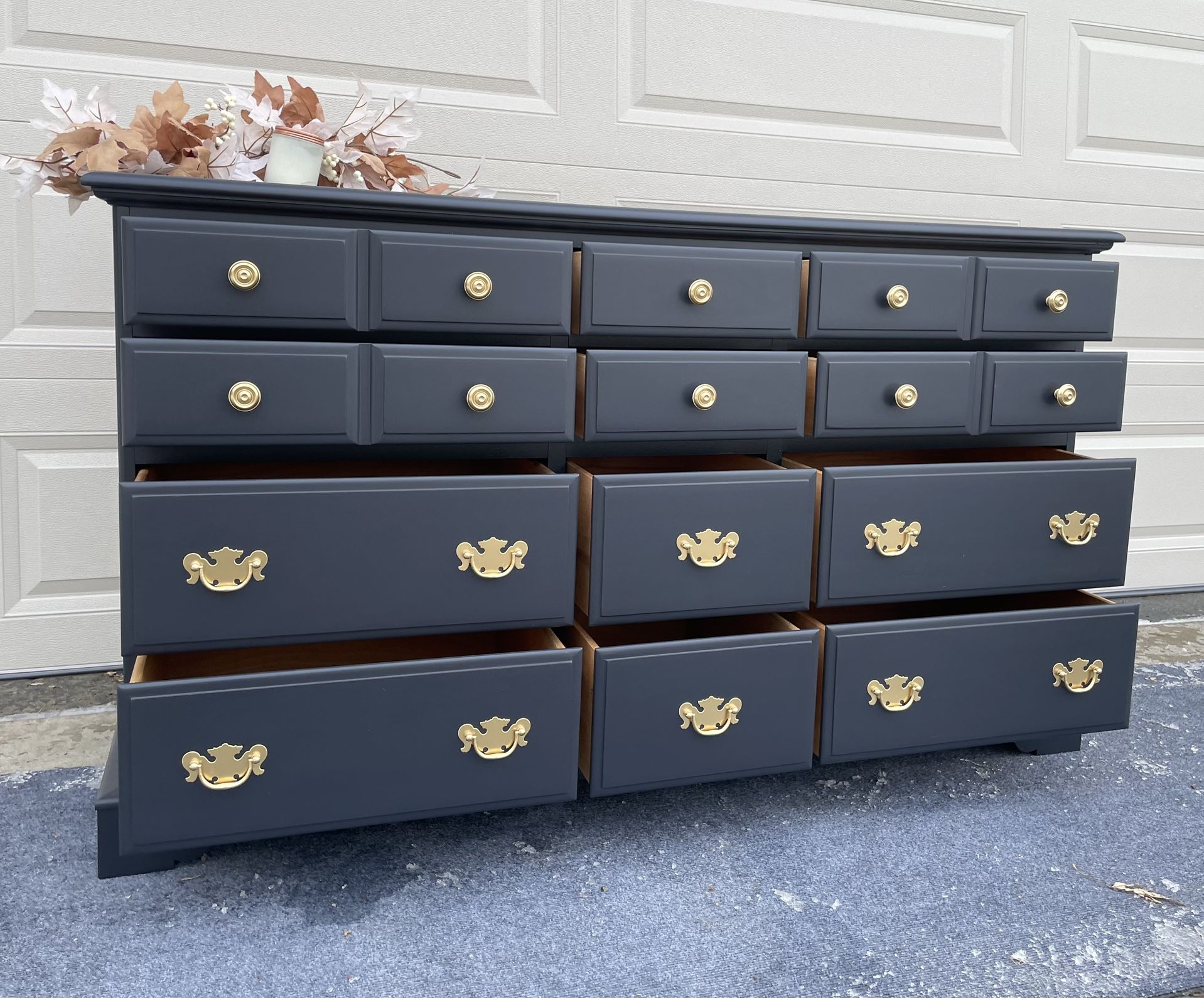 ✨Gorgeous Kling Midnight Dresser