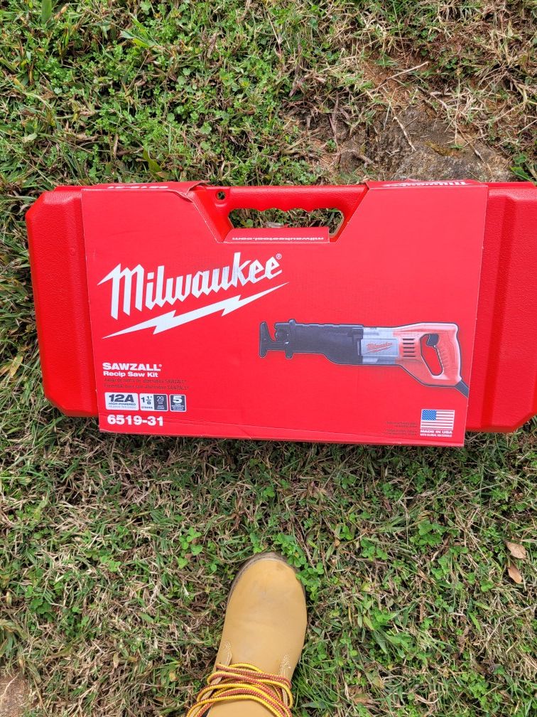 Milwaukee saw saw
