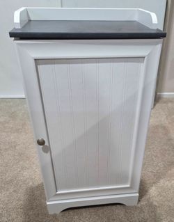 WHITE BATHROOM CABINET