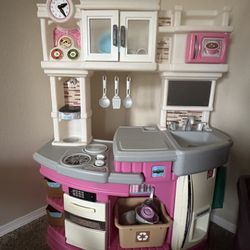 Step2  Kitchen Set With Accessories 