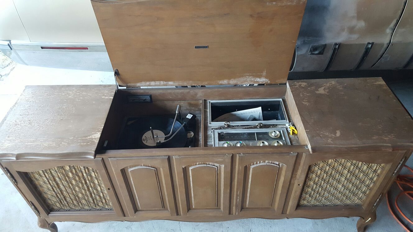 FREE! 1960s Zenith radio/record player y936