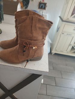 Nice western boots never worn size 9 womens