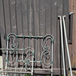 Antique wrought iron bed (full size)