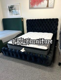 Queen bed with mattress ‼️