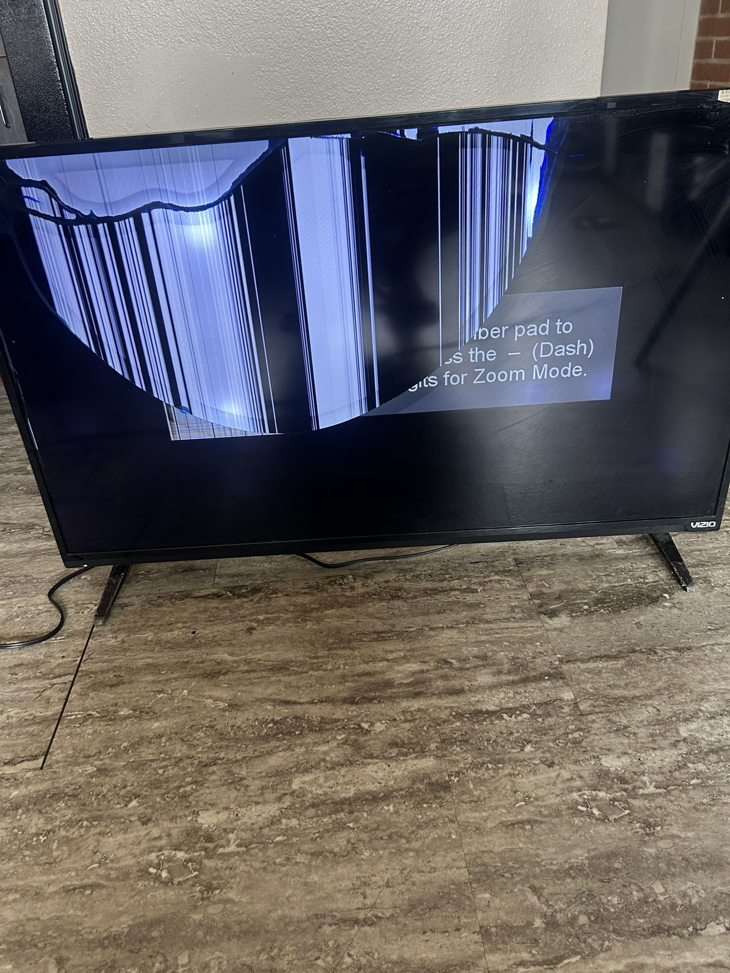 Vizio 40 Inch Smart Tv (Damaged Screen)