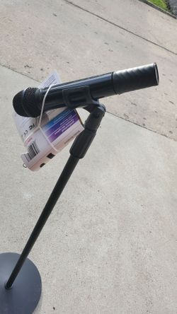 Wireless Karaoke Microphone with Stand – Singing Machine
