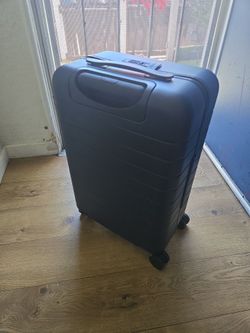 Away Carry-On Luggage - 22-Inch Lightweight Hardside Suitcase with 360° Spinner Wheels, Interior

Compression System, TSA-Approved Lock - Navy Blue