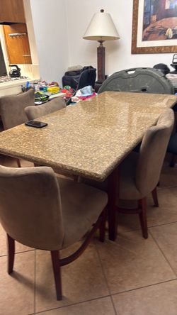 Dinning table w chairs