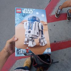 Star Wars 1050 Piece R2D2 LEGO set Unopened 