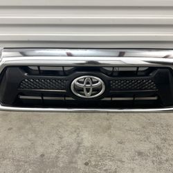 2012 - 2015 TOYOTA TACOMA FRONT GRILLE OEM