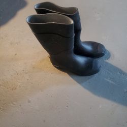 boots for rain or gardens