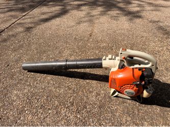 STIHL Gas Powered Handheld Leaf Blower (2-Stroke / Clean)