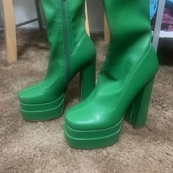 Brand 🆕 Condition. Women Green Color Leather Boot 👢