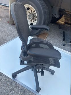 Herman miller aeron size B