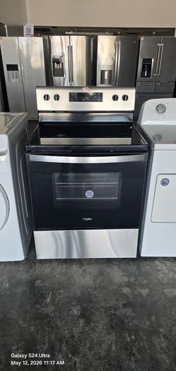 Whirlpool Electric Range – Smooth Top, Stainless, Clean