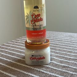Tree Hut Coco Colada Body Wash & Body Scrub bundle 🥥 🍍- $12