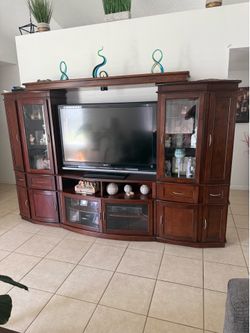 Entertainment Center. Color mahogany.