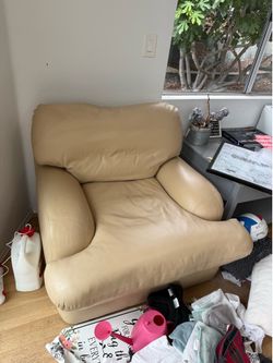 Plush chair $30