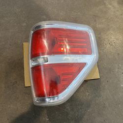 2009, 2010, 2011, 2012, 2013, 2014 Ford F150 Tail Light Passenger ( Used Car Parts )