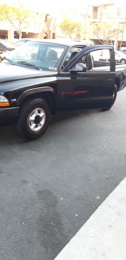 Dodge dakota 4 cilindros todo vien al corriente