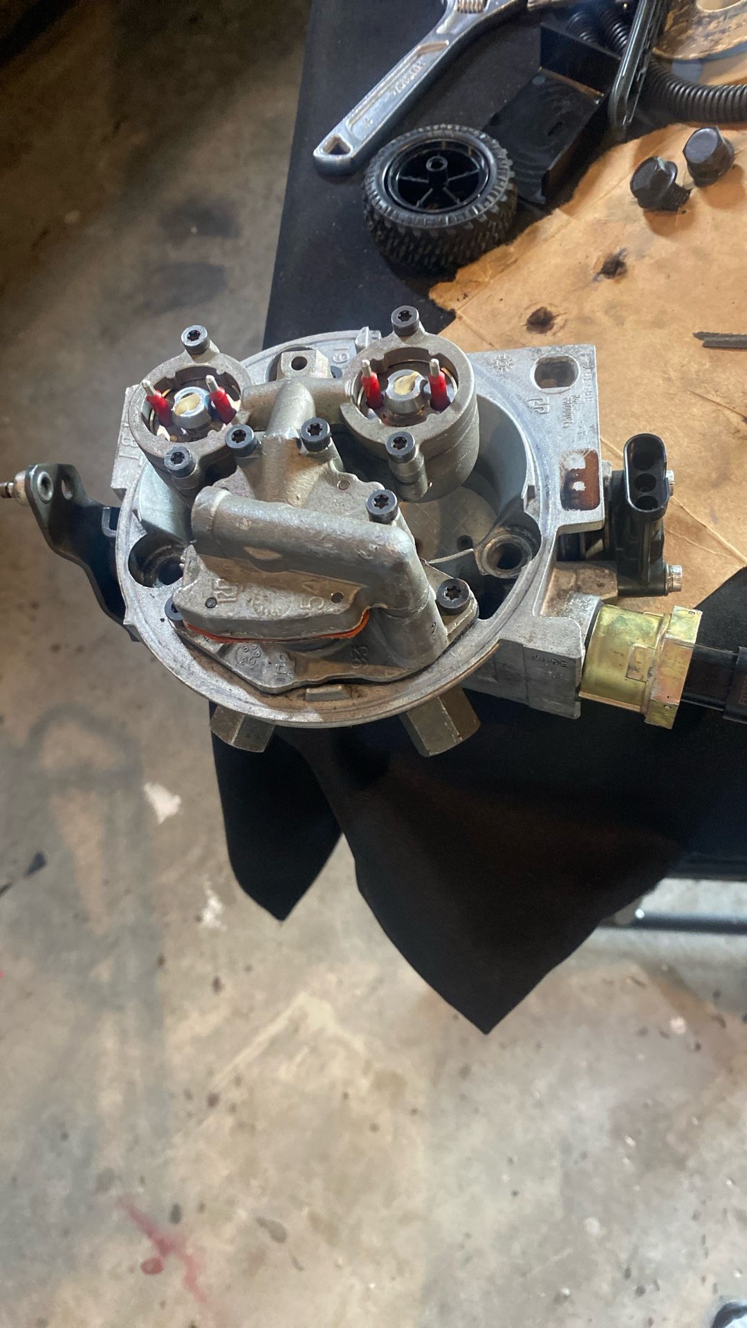 350. 5.7 Tbi Throttle Body