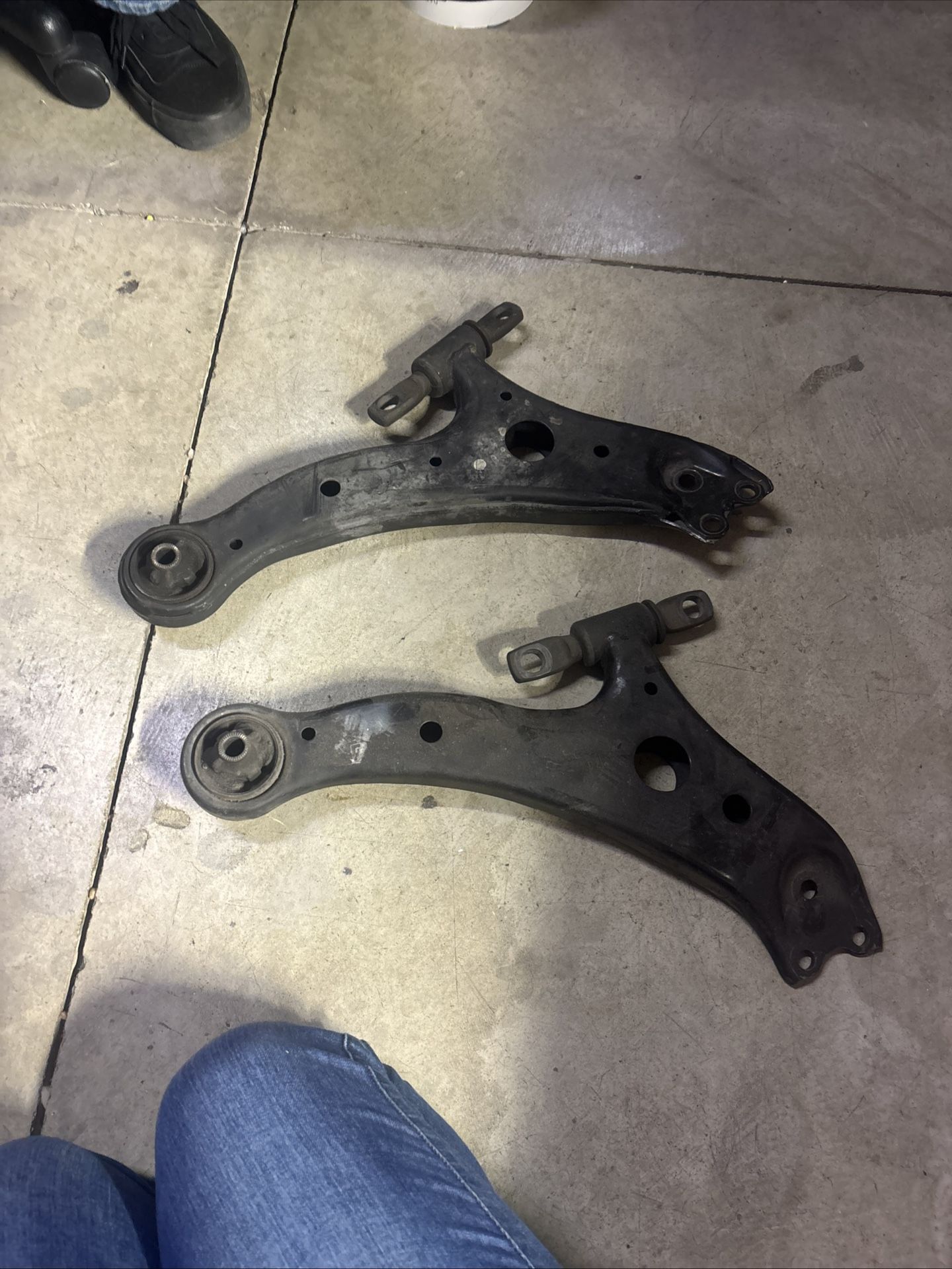 2009 Toyota Camry, Lower Control Arms