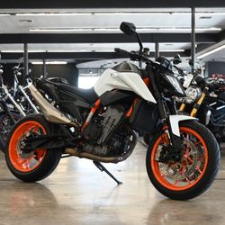 2020 KTM 890 DUKE R