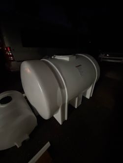 Horizontal Leg Poly 525 gallon Water Storage Tank