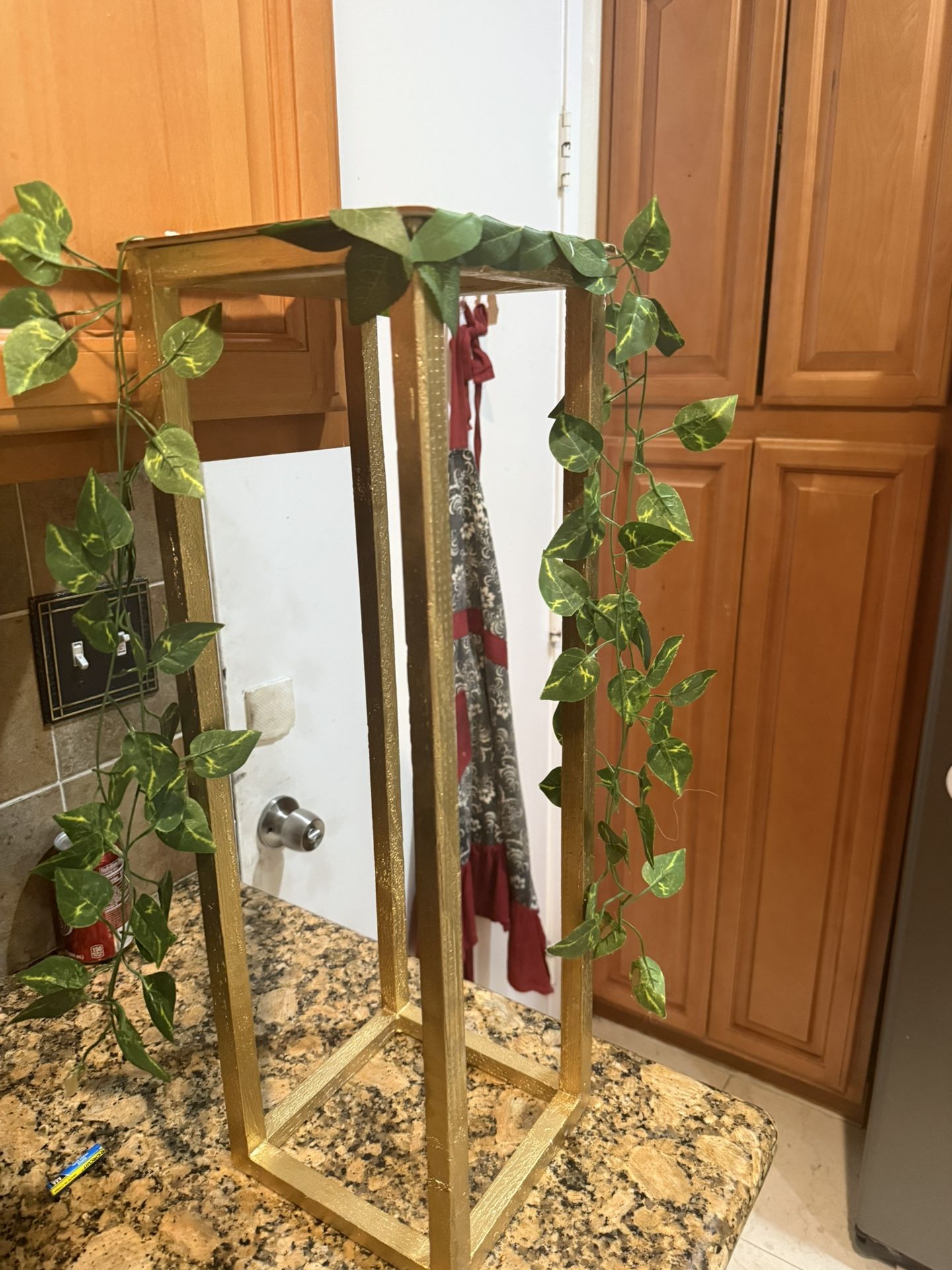 14 Gold Wood Centerpieces