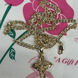 14k premium gold plated Cross pendant and Cuban necklace ✨✨✨