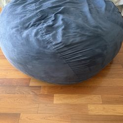 Le pouf bean bag chair, cover is machin washable