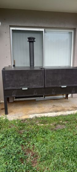 Commercial Bbq, 6' x 3, with refractaires bricks. Can be with weels $2,600 or trailer mounted $ 3,800