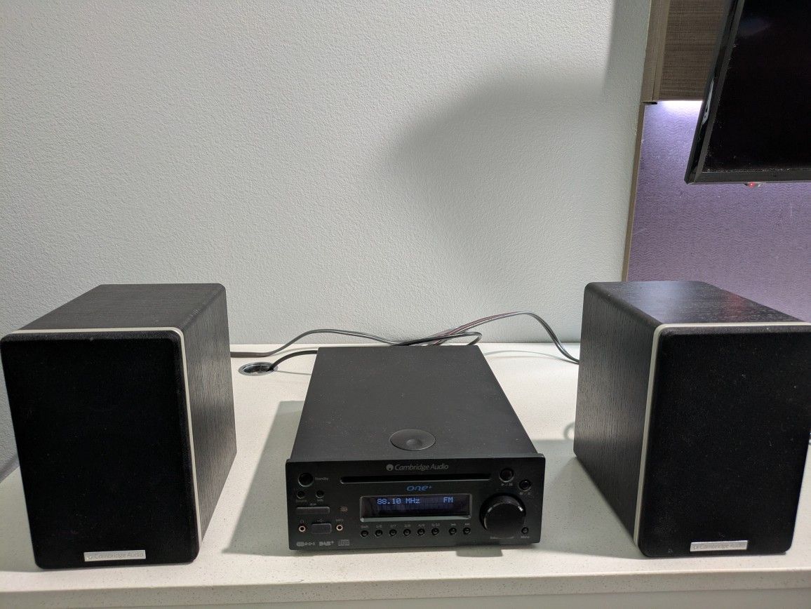 Cambridge Audio One+ with Cambridge Audio Sirocco S20 bookshelf speakers