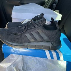 Adidas Swift Run Size 9