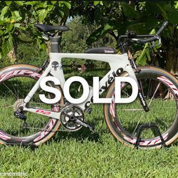 Cervelo P2 51-52cm Medium.Full Carbon Fiber Triathalon bike. ZIPP Carbon Fiber Wheelset. Ultegra Di 2 Electronic shift. 