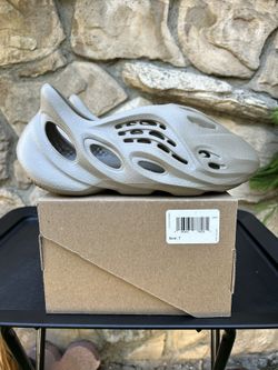 Yeezy Foam Runner “Stone Taupe” Size 7 Men’s 