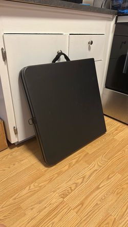 Foldable black table